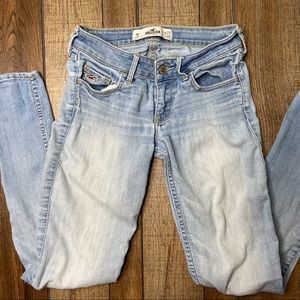 (Sold) HOLLISTER | Straight Leg Jeans 1R (25)